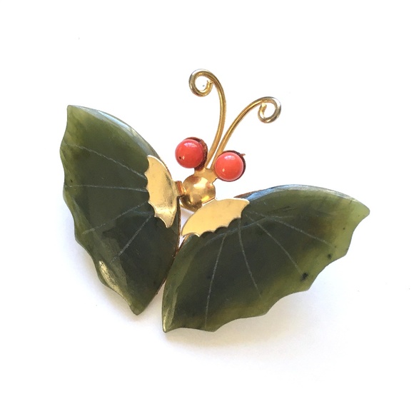 Vintage Jade Jewelry Butterfly Brooch  Gold Plated metal set with Jade and Coral - Picture 5 of 6